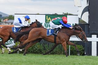 Bonneval winning the 2017 Group 3 Little Avondale Lowland Stakes.